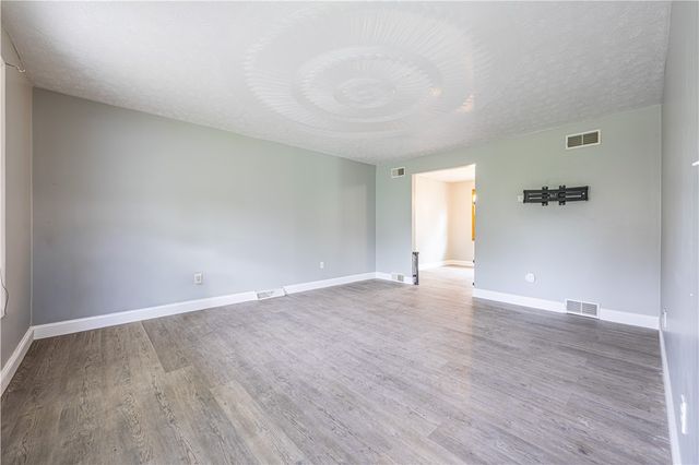 206 Hague Ln, South Union Twp, PA 15401