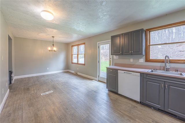 206 Hague Ln, South Union Twp, PA 15401