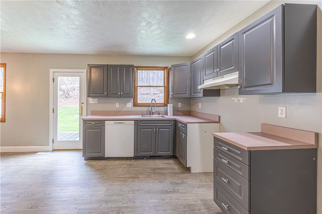 206 Hague Ln, South Union Twp, PA 15401