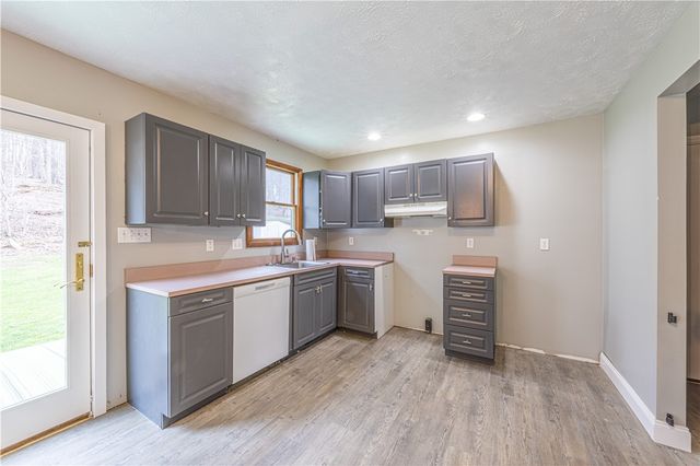 206 Hague Ln, South Union Twp, PA 15401