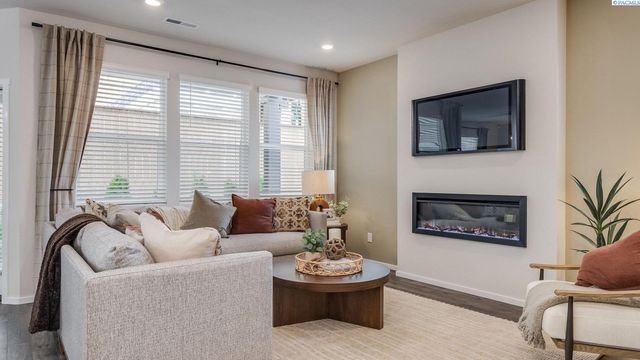 6427 Polar Dr, Pasco, WA 99301