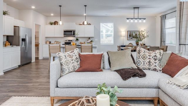 6427 Polar Dr, Pasco, WA 99301