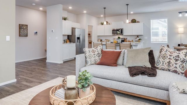 6427 Polar Dr, Pasco, WA 99301