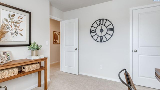 6427 Polar Dr, Pasco, WA 99301