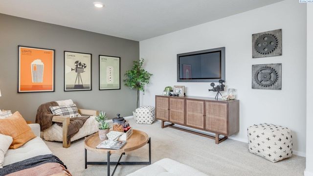 6427 Polar Dr, Pasco, WA 99301