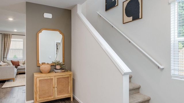 6427 Polar Dr, Pasco, WA 99301