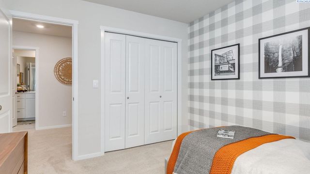 6427 Polar Dr, Pasco, WA 99301