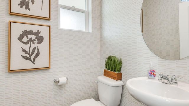 6427 Polar Dr, Pasco, WA 99301