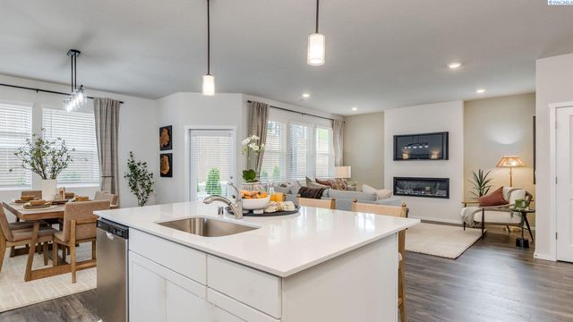 6427 Polar Dr, Pasco, WA 99301