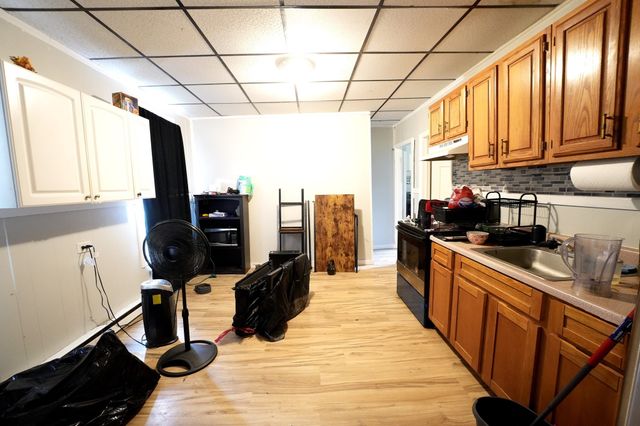 3 Clifton Ter, Worcester, MA 01610