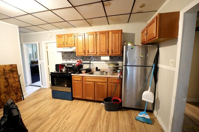 3 Clifton Ter, Worcester, MA 01610