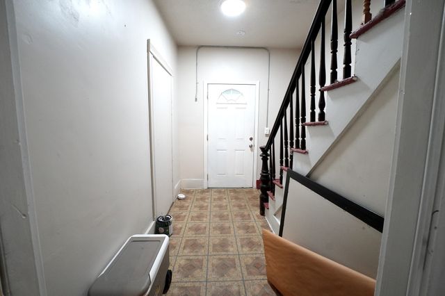 3 Clifton Ter, Worcester, MA 01610