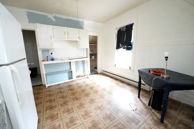 3 Clifton Ter, Worcester, MA 01610