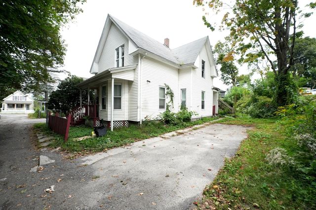3 Clifton Ter, Worcester, MA 01610