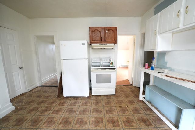 3 Clifton Ter, Worcester, MA 01610