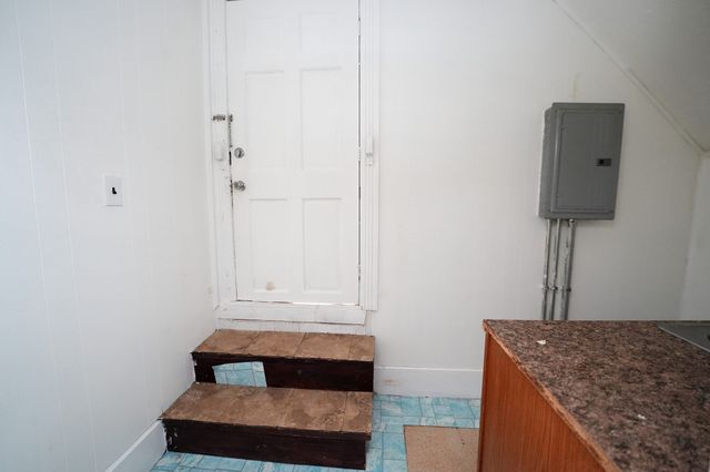 3 Clifton Ter, Worcester, MA 01610