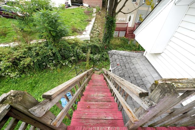 3 Clifton Ter, Worcester, MA 01610