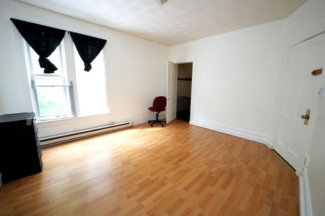 3 Clifton Ter, Worcester, MA 01610