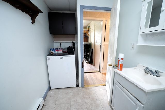 3 Clifton Ter, Worcester, MA 01610