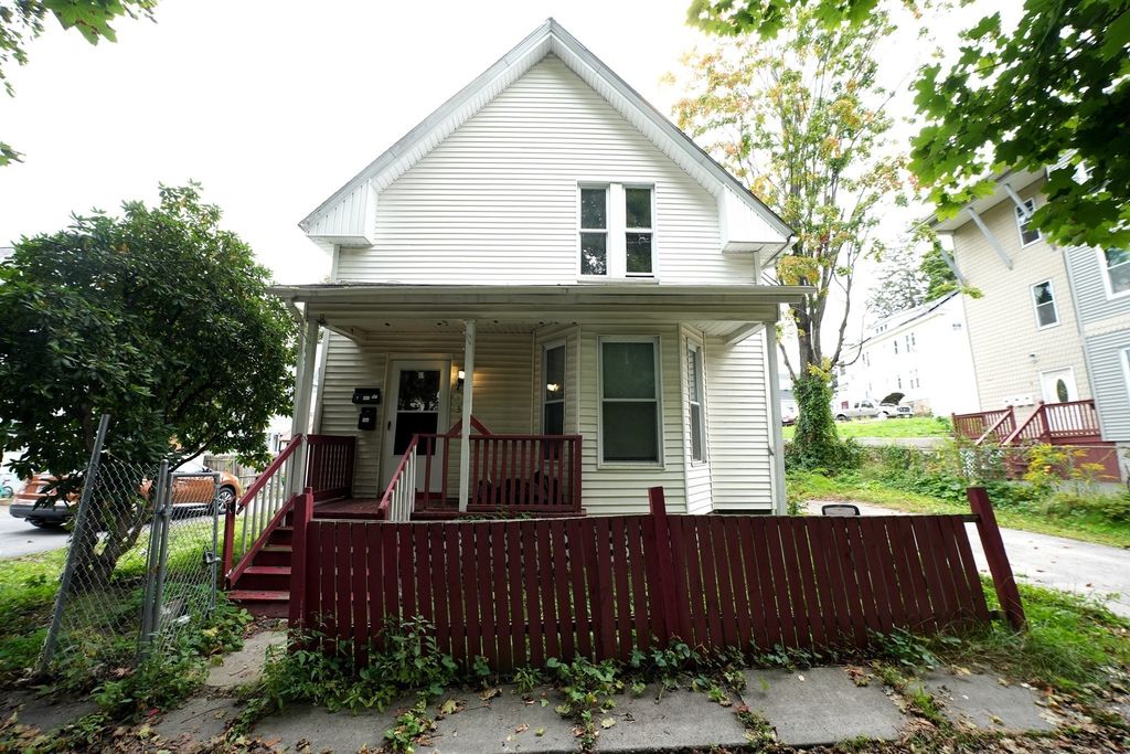 3 Clifton Ter, Worcester, MA 01610
