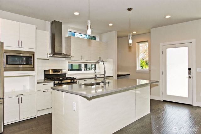 1471 14th Place NE, Issaquah, WA 98029