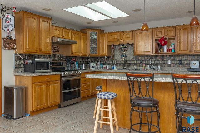 6102 Dakota Dr Drive, Madison, SD 57042