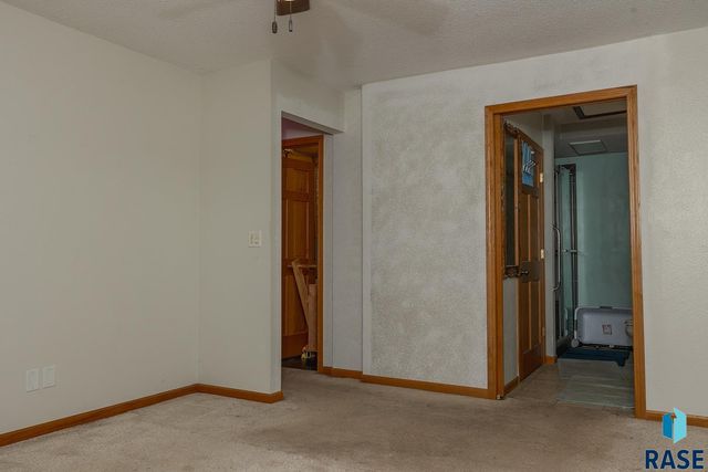 6102 Dakota Dr Drive, Madison, SD 57042