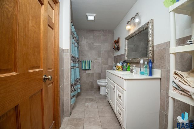 6102 Dakota Dr Drive, Madison, SD 57042