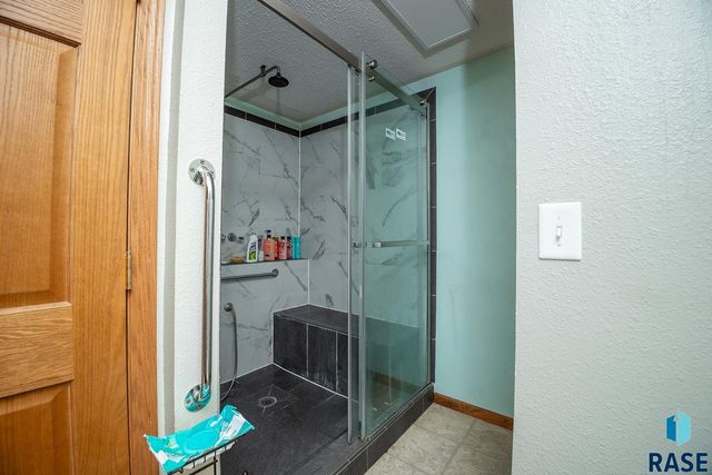 6102 Dakota Dr Drive, Madison, SD 57042