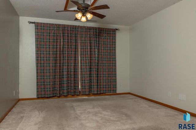 6102 Dakota Dr Drive, Madison, SD 57042