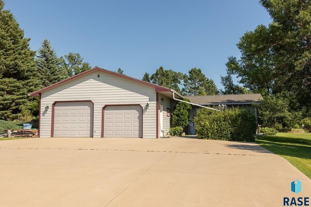 6102 Dakota Dr Drive, Madison, SD 57042