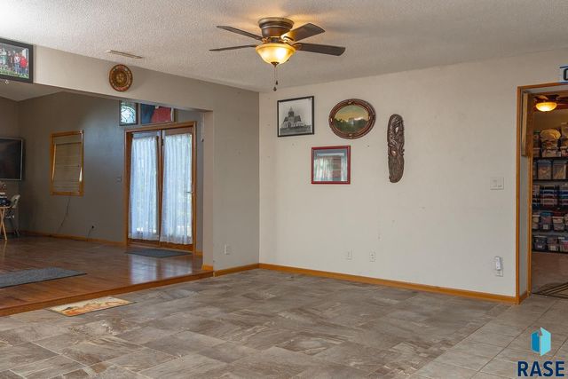 6102 Dakota Dr Drive, Madison, SD 57042