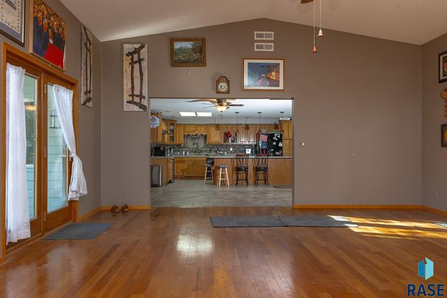 6102 Dakota Dr Drive, Madison, SD 57042