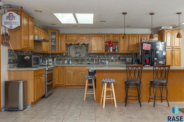 6102 Dakota Dr Drive, Madison, SD 57042