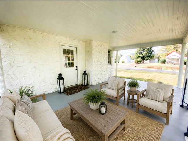 414 College St, Portland, TN 37148