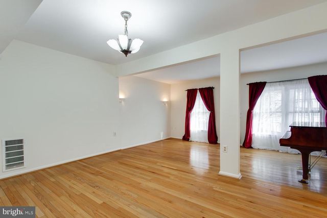 4428 HOLLY AVE, Fairfax, VA 22030