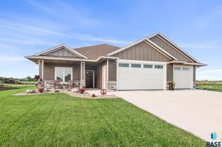 425 E 8th St, Tea, SD 57064