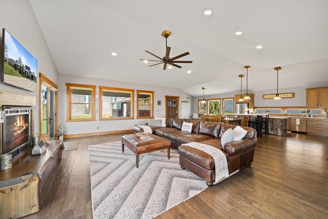W2823 County Road B, Lake Geneva, WI 53147