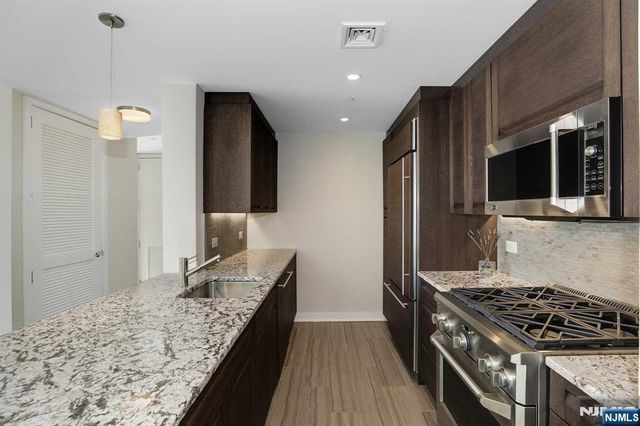 1000 Ave At Port Imperial 512, Weehawken, NJ 07086