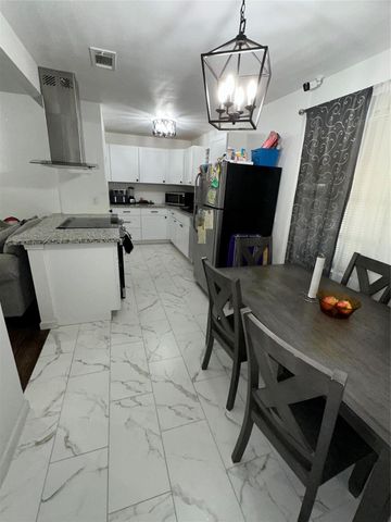 10442 Southport Drive, Houston, TX 77089