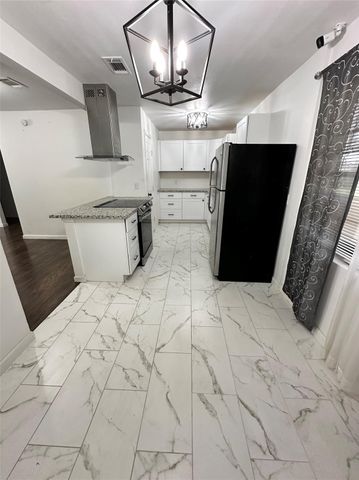 10442 Southport Drive, Houston, TX 77089