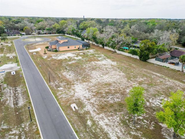 18442 PURPLE CREEK LANE, Lutz, FL 33549