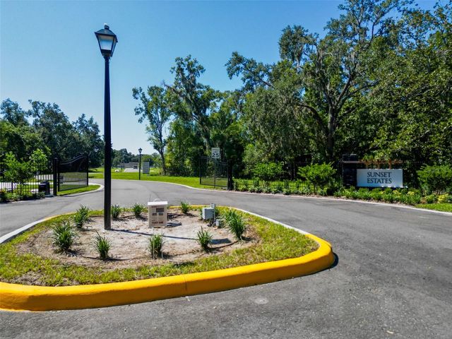 18442 PURPLE CREEK LANE, Lutz, FL 33549