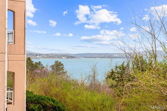 680 Emerald Pointe Drive 1, Hollister, MO 65672