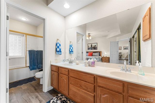 680 Emerald Pointe Drive 1, Hollister, MO 65672