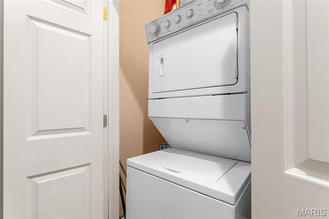 680 Emerald Pointe Drive 1, Hollister, MO 65672