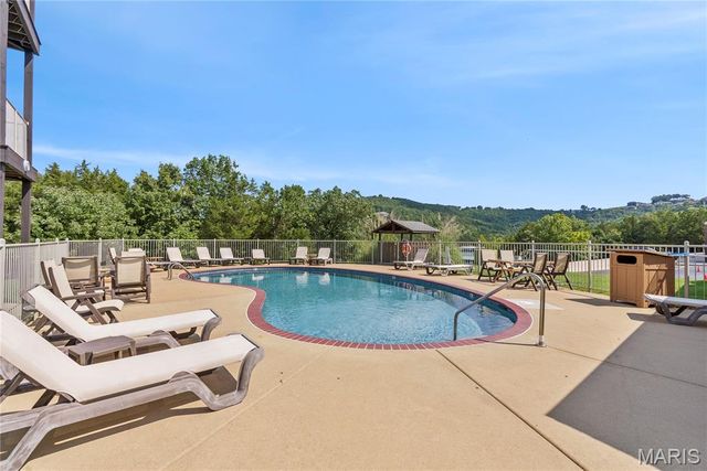 680 Emerald Pointe Drive 1, Hollister, MO 65672