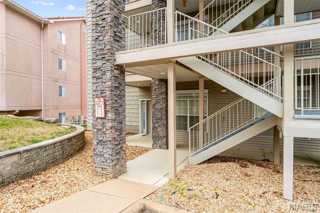 680 Emerald Pointe Drive 1, Hollister, MO 65672