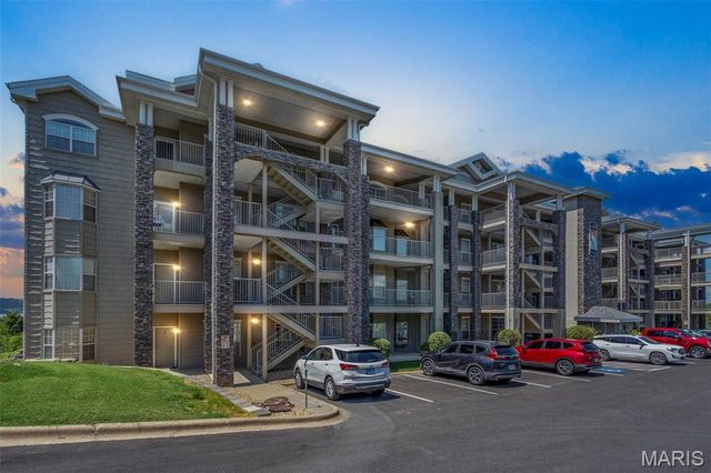 680 Emerald Pointe Drive 1, Hollister, MO 65672