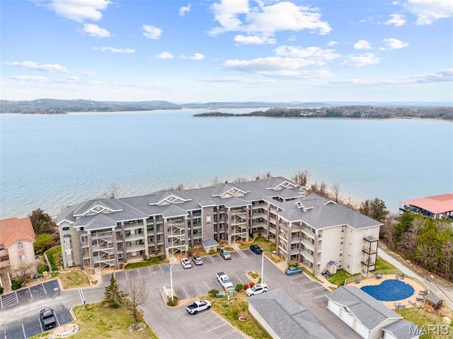 680 Emerald Pointe Drive 1, Hollister, MO 65672